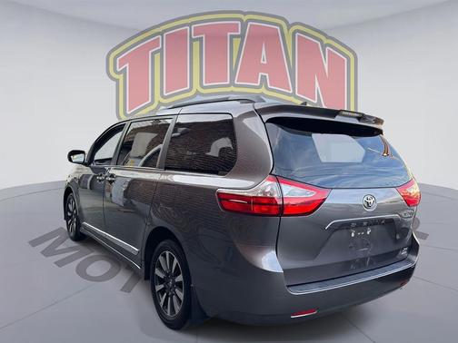 2019 Toyota Sienna XLE