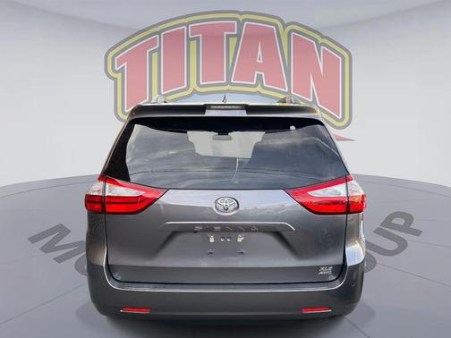 2019 Toyota Sienna XLE