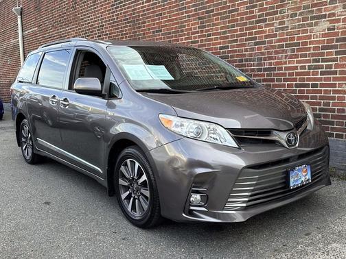 2019 Toyota Sienna XLE