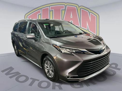 2023 Toyota Sienna XLE