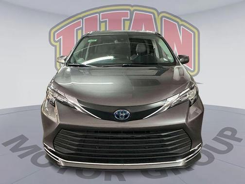 2023 Toyota Sienna XLE