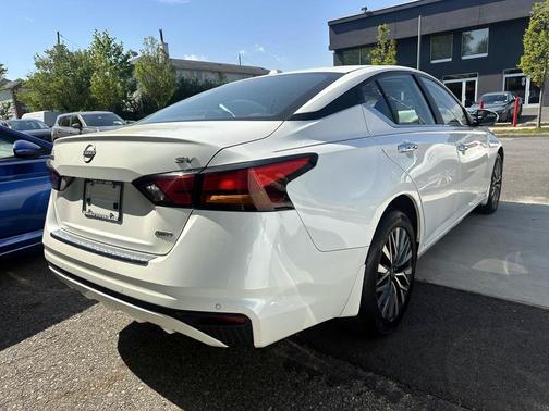Pearl White Tricoat 2023 Nissan Altima 2.5 SV