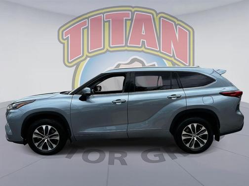 Moon Dust 2021 Toyota Highlander XLE