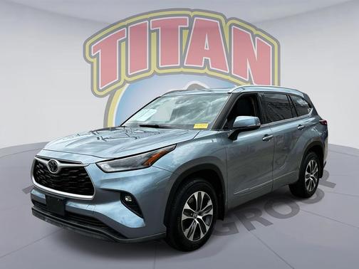 Moon Dust 2021 Toyota Highlander XLE