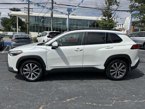 2023 Toyota Corolla Cross XLE