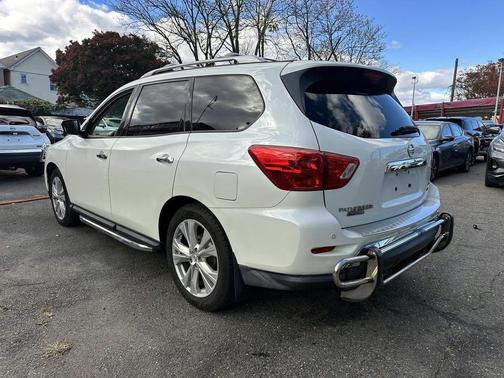 2018 Nissan Pathfinder SL