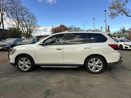 2018 Nissan Pathfinder SL