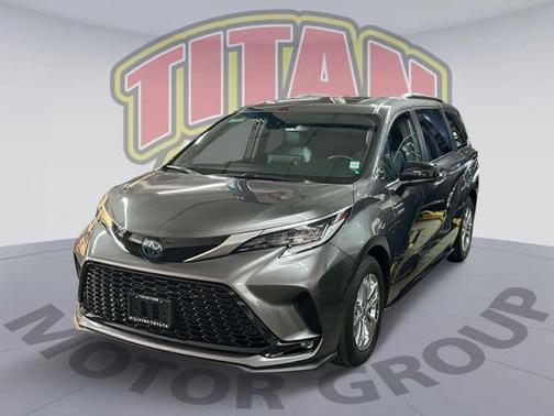 2022 Toyota Sienna XSE 7 Passenger