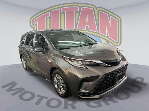 2022 Toyota Sienna XSE 7 Passenger