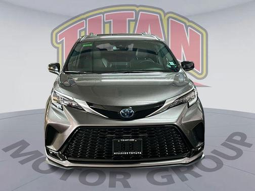 2022 Toyota Sienna XSE 7 Passenger