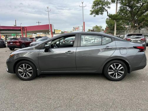Gun Metallic 2025 Nissan Versa 1.6 SV