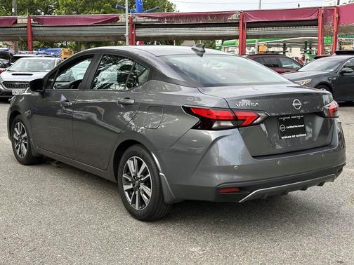Gun Metallic 2025 Nissan Versa 1.6 SV