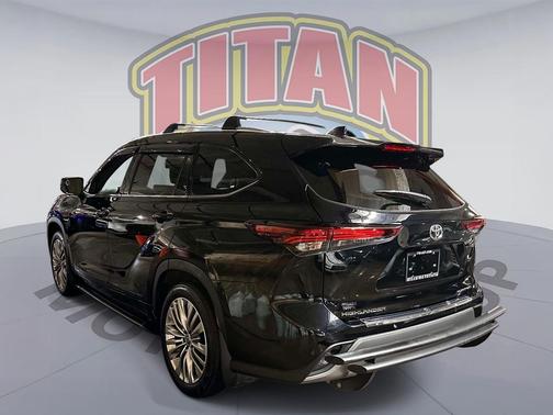 Midnight Black Metallic 2025 Toyota Highlander Hybrid Platinum