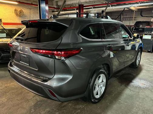 2021 Toyota Highlander LE