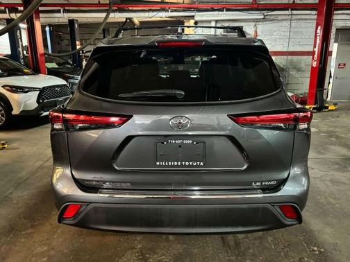 2021 Toyota Highlander LE