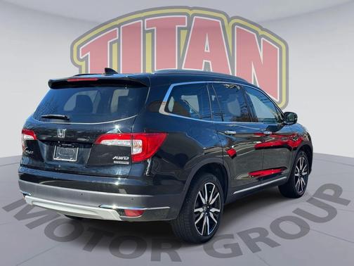Crystal Black Pearl 2021 Honda Pilot Touring 8-Passenger