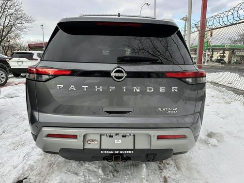 2023 Nissan Pathfinder Platinum 4WD