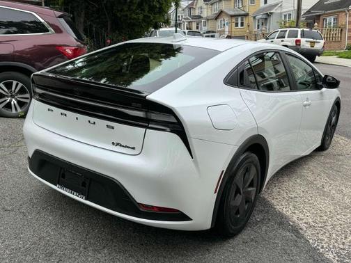 2024 Toyota Prius Prime SE