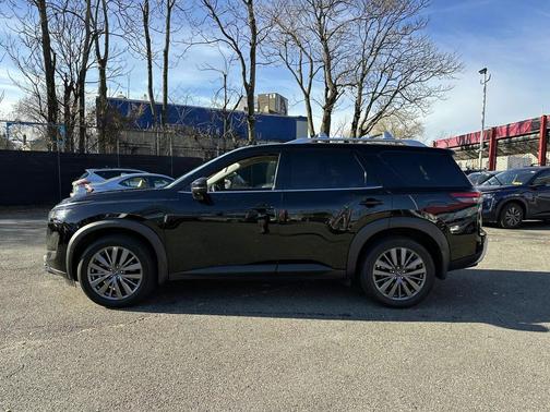 2024 Nissan Pathfinder SL 4WD