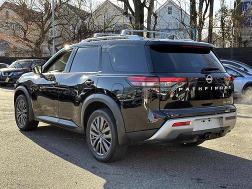 2024 Nissan Pathfinder SL 4WD