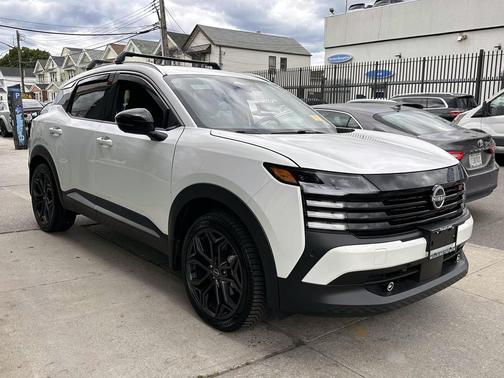 Aspen White Tricoat 2026 Nissan Kicks SR
