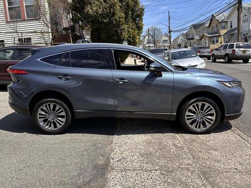Coastal Gray Metallic 2023 Toyota Venza XLE