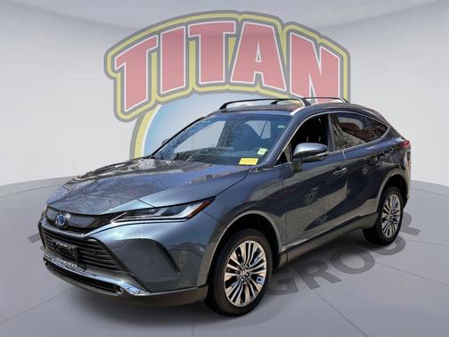 Coastal Gray Metallic 2023 Toyota Venza XLE