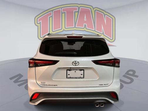 Wind Chill Pearl 2026 Toyota Highlander XSE