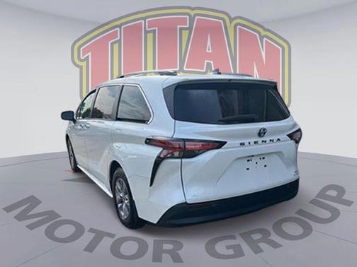 2022 Toyota Sienna XLE