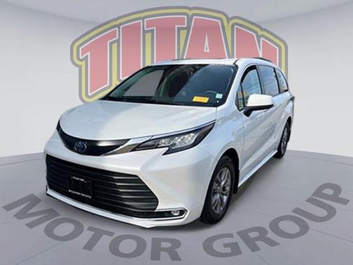 2022 Toyota Sienna XLE