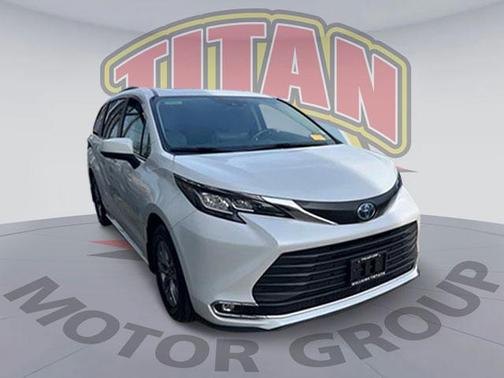 2022 Toyota Sienna XLE