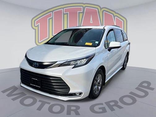 2022 Toyota Sienna XLE