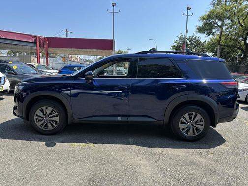 2022 Nissan Pathfinder SV 4WD