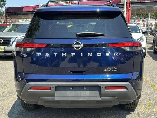 2022 Nissan Pathfinder SV 4WD