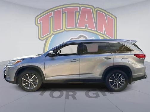 Celestial Silver Metallic 2019 Toyota Highlander XLE