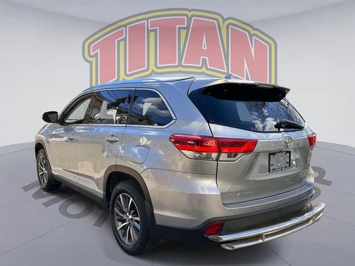 Celestial Silver Metallic 2019 Toyota Highlander XLE
