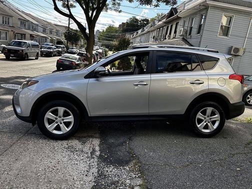 Classic Silver Metallic 2013 Toyota RAV4 XLE
