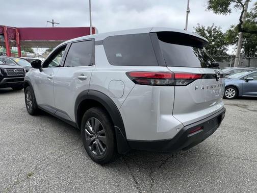 2023 Nissan Pathfinder S 4WD