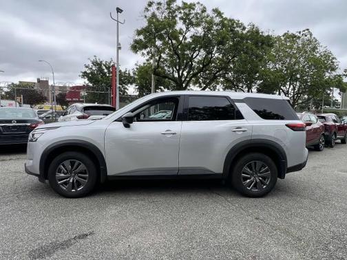 2023 Nissan Pathfinder S 4WD