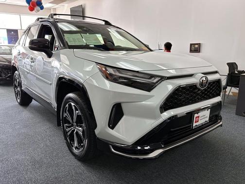2025 Toyota RAV4 Hybrid SE