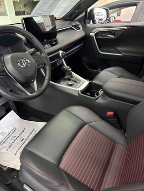 2025 Toyota RAV4 Hybrid SE