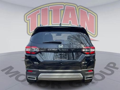 Crystal Black Pearl 2024 Honda Pilot Elite