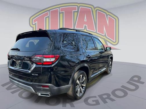 Crystal Black Pearl 2024 Honda Pilot Elite