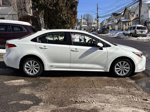 2025 Toyota Corolla Hybrid LE