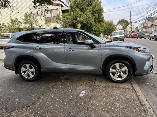 2022 Toyota Highlander LE