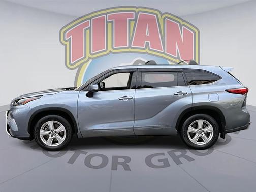 2022 Toyota Highlander LE