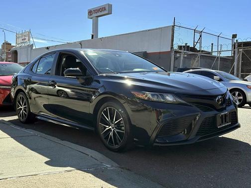 2022 Toyota Camry SE