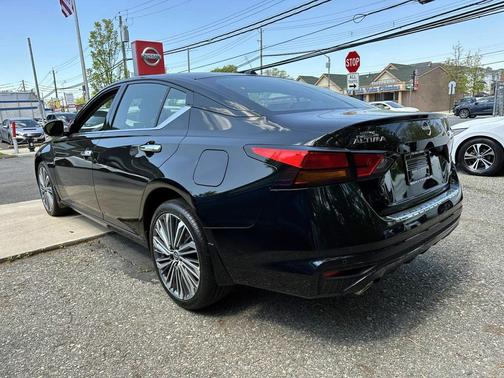 Super Black 2023 Nissan Altima 2.5 SL