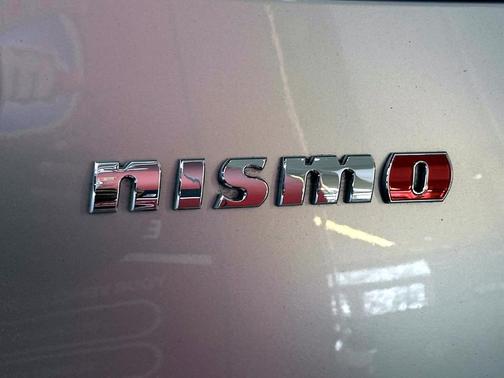 2023 Nissan GT-R NISMO Dual-clutch 6-Speed Transmission