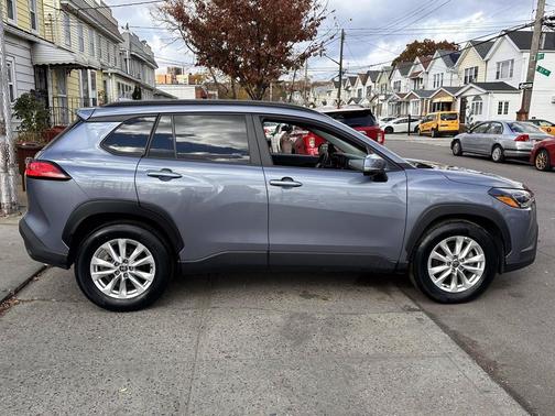 2022 Toyota Corolla Cross LE